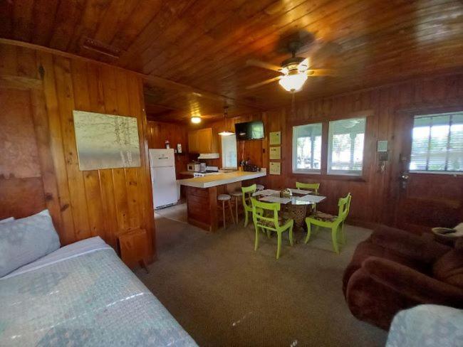 Stegbone'S Fish Camp And Resort Satsuma Esterno foto