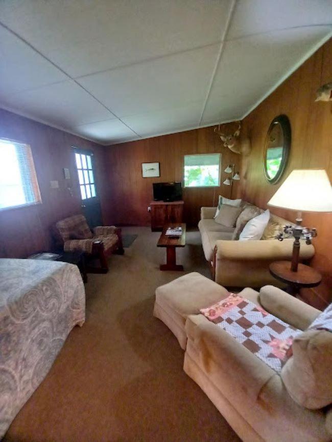 Stegbone'S Fish Camp And Resort Satsuma Esterno foto